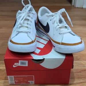 Nike Court Legacy
